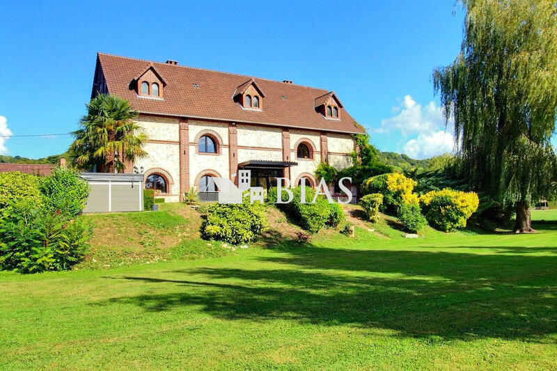 Maison - 272 m² - 7 pièces