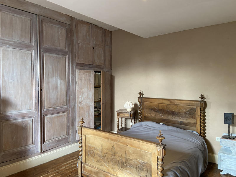 Maison - 220 m² - 8 pièces