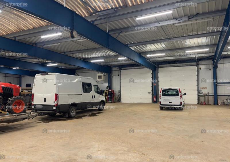 Local d'activité / Entrepôt - 1 700 m²