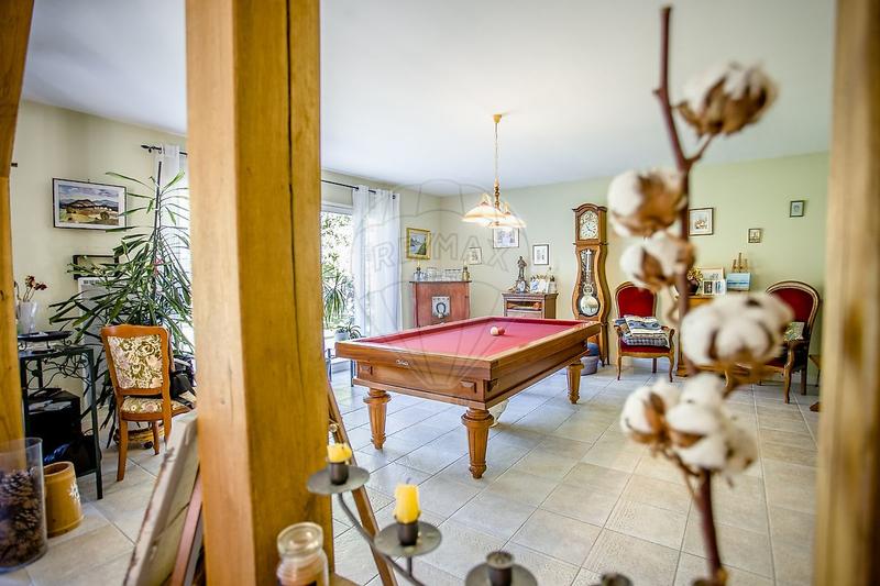 Propriété - 262 m² - 10 pièces