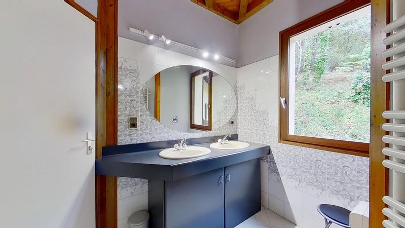 Maison - 250 m² - 10 pièces