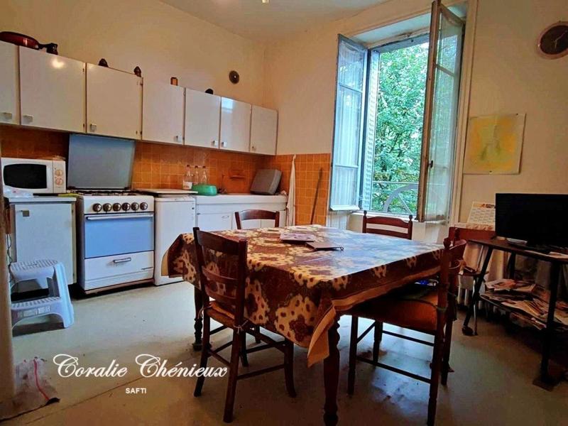 Maison - 232 m² - 8 pièces