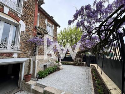 Maison - 380 m² - 10 pièces