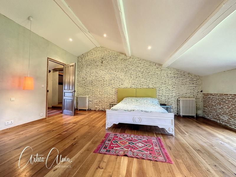 Maison traditionnelle - 500 m² - 12 pièces