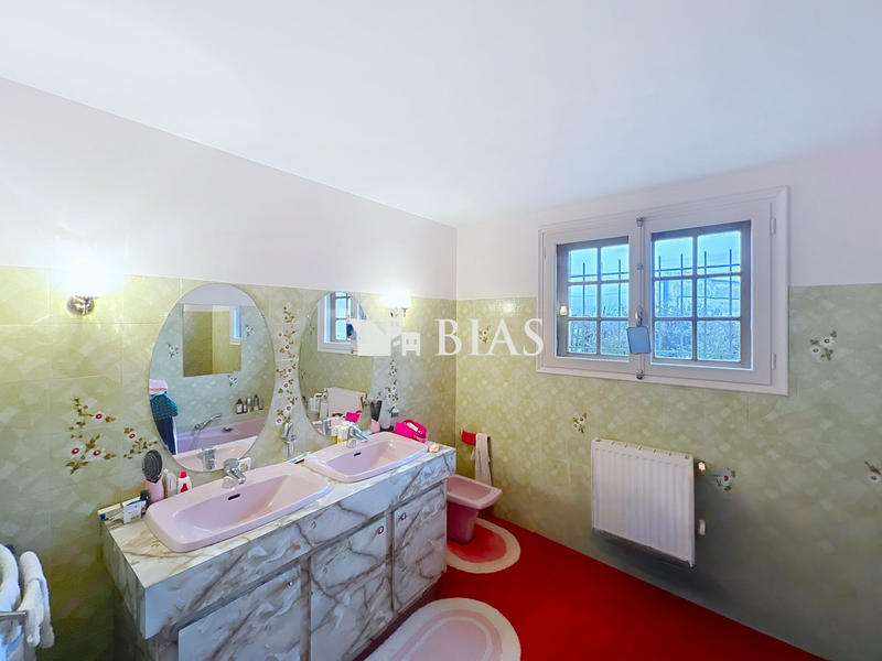 Maison - 179 m² - 7 pièces