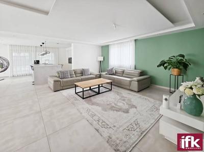 Maison - 165 m² - 6 pièces