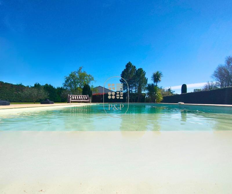 Mas - 339 m² - 6 pièces