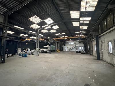 Entrepôt - 749 m²