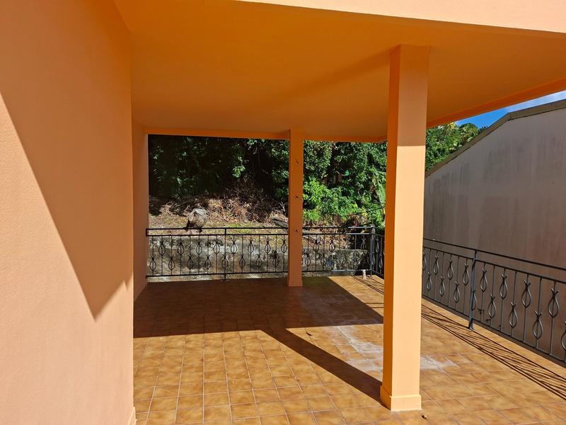 Maison - 180 m² - 8 pièces