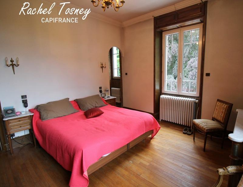 Maison bourgeoise - 260 m² - 9 pièces