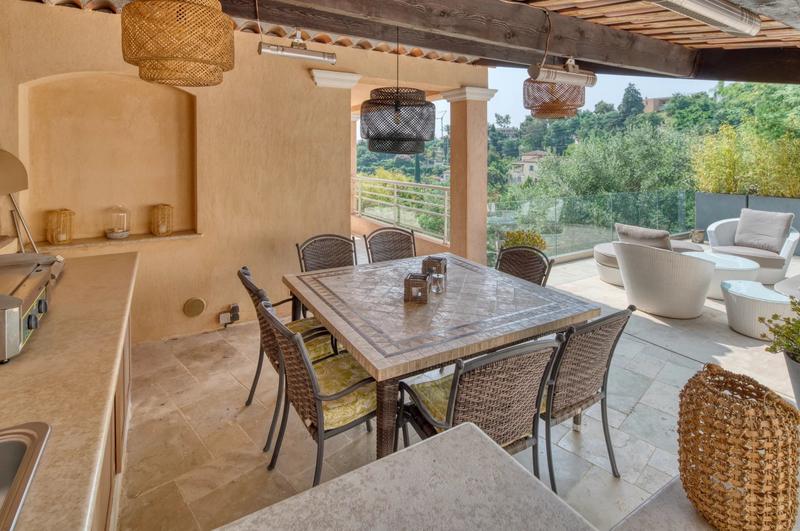 Villa - 221 m² - 5 pièces