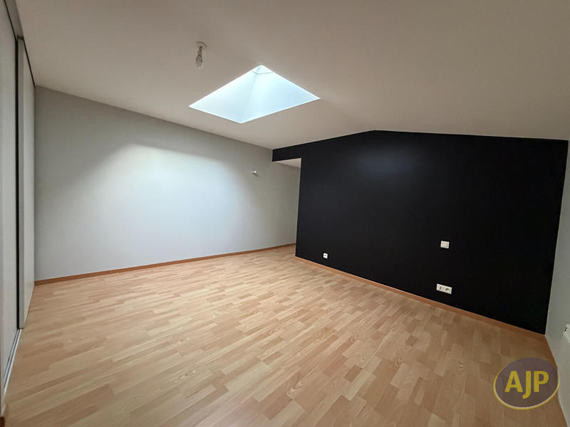 Appartement - 80 m² - 3 pièces