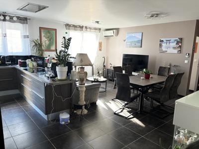 Maison - 83 m² - 4 pièces