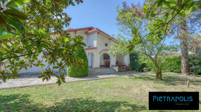 Maison - 220 m² - 9 pièces