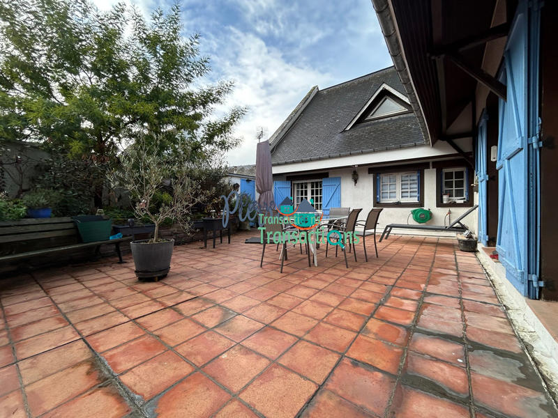 Maison - 236 m² - 7 pièces