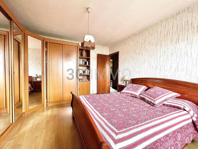 Maison - 200 m² - 8 pièces