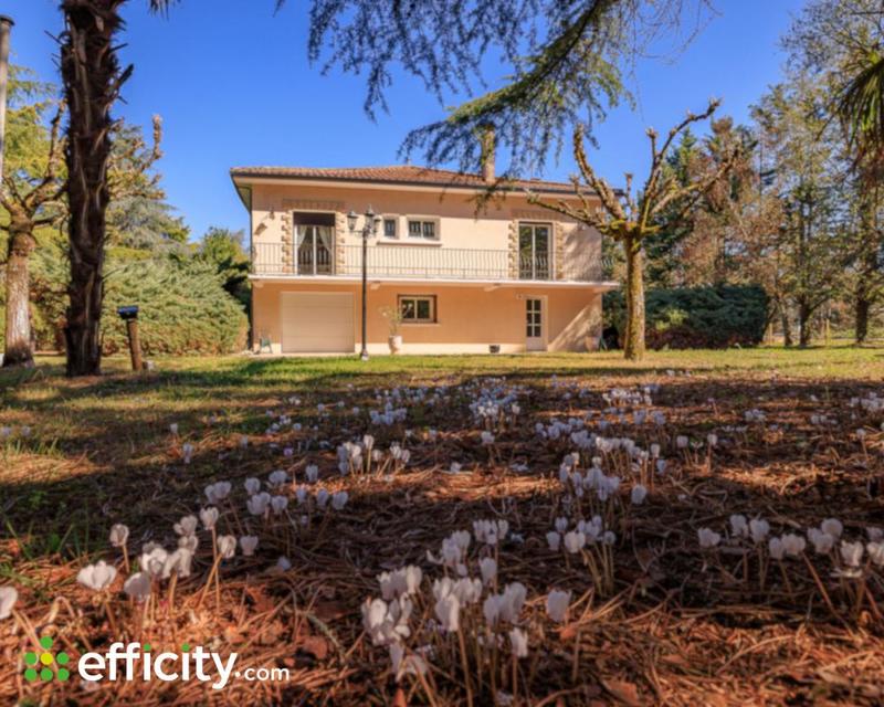 Maison - 230 m² - 11 pièces