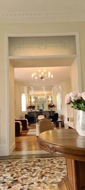 Propriété - 450 m² - 8 pièces