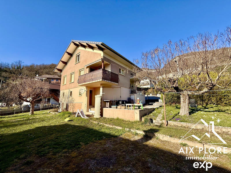 Maison traditionnelle - 121 m² - 6 pièces