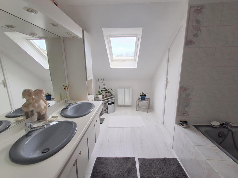 Maison - 180 m² - 8 pièces