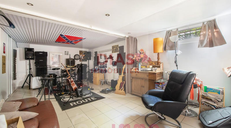 Maison - 145 m² - 1 pièce