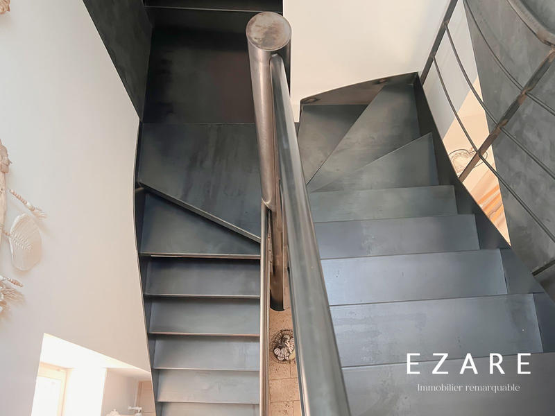 Maison - 360 m² - 8 pièces