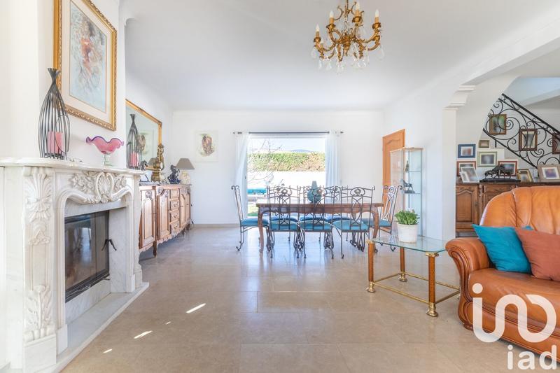 Maison - 256 m² - 8 pièces