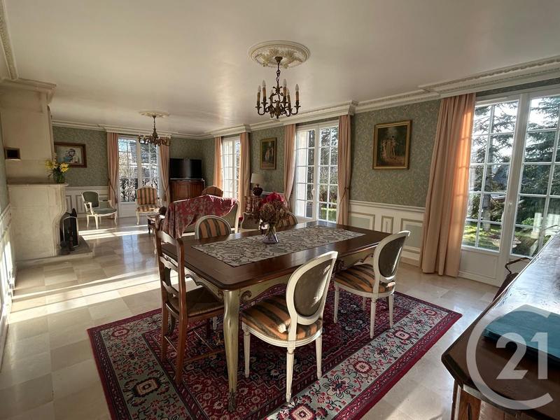 Maison - 182 m² - 8 pièces