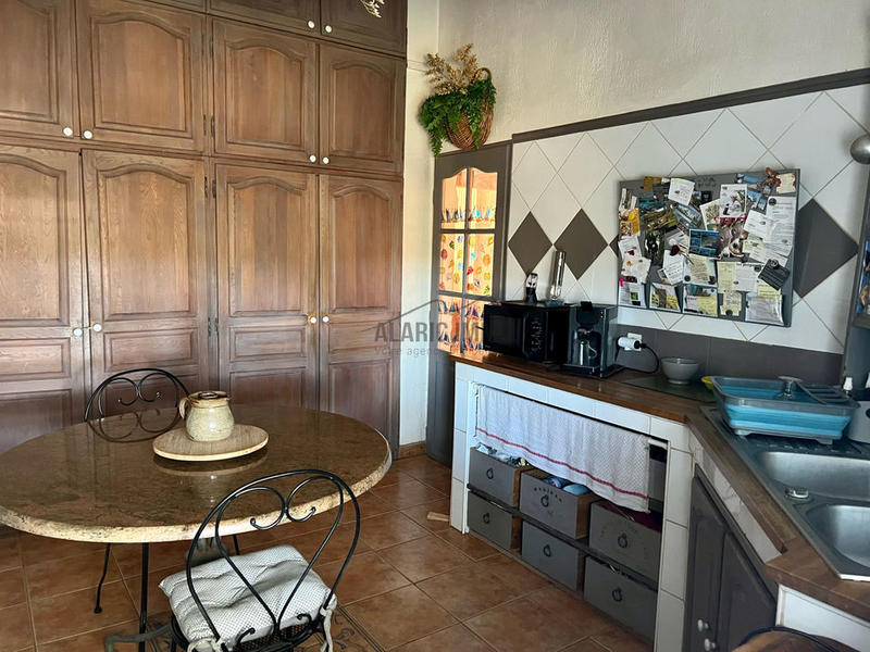 Maison - 219 m² - 8 pièces