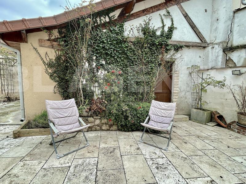 Maison - 280 m² - 10 pièces