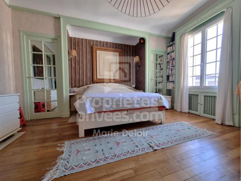 Demeure - 270 m² - 9 pièces