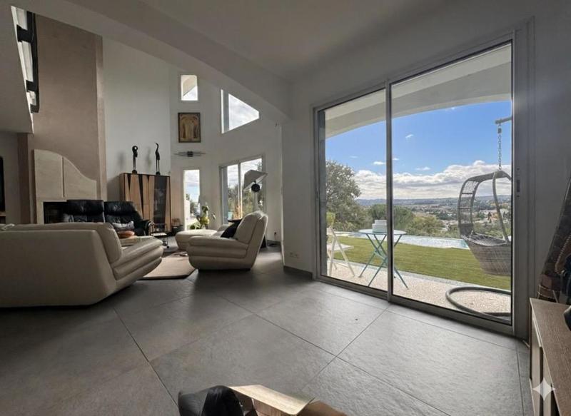 Maison - 202 m² - 6 pièces