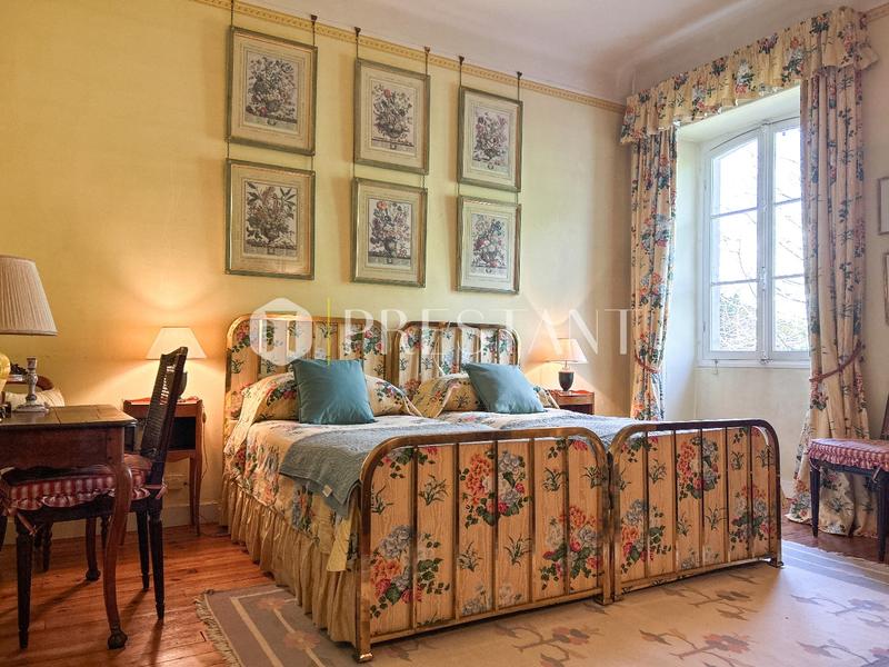 Maison - 800 m² - 20 pièces