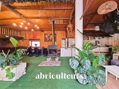 Maison - 230 m² - 6 pièces