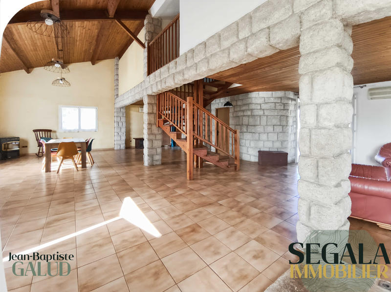 Maison - 275 m² - 5 pièces