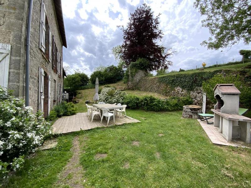 Maison - 235 m² - 9 pièces