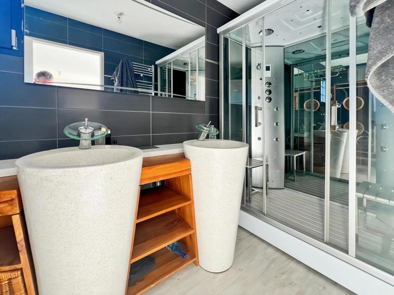 Propriété - 390 m² - 12 pièces