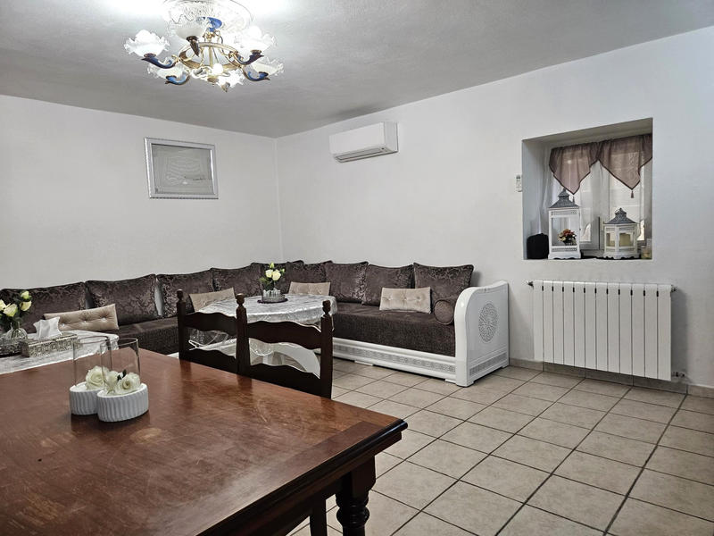 Maison - 180 m² - 7 pièces