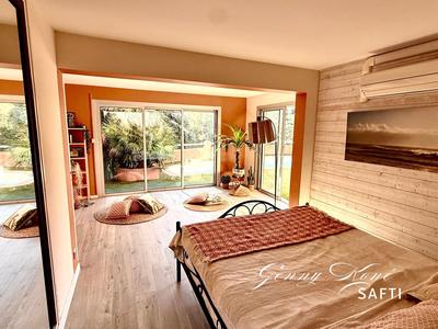 Maison - 171 m² - 7 pièces