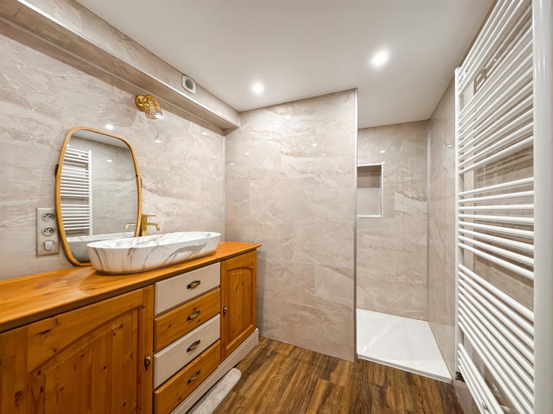 Maison - 250 m² - 8 pièces