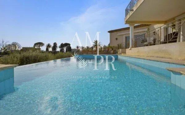 Maison - 250 m² - 6 pièces