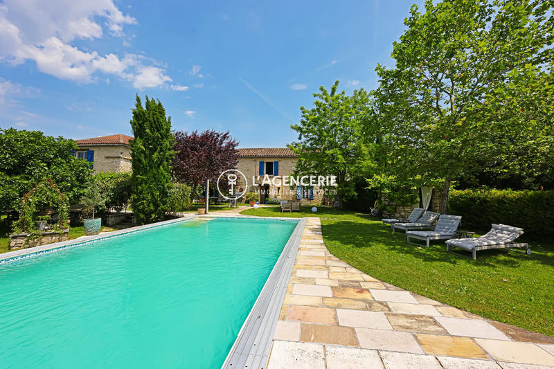 Maison ancienne - 569 m² - 15 pièces