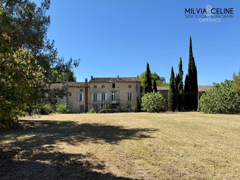 Propriété - 515 m² - 32 pièces