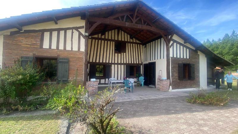 Maison - 245 m² - 9 pièces