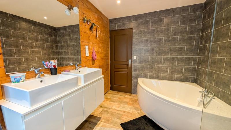 Pavillon - 1 195 m² - 6 pièces