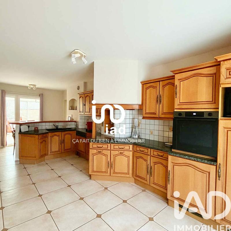 Maison - 220 m² - 8 pièces