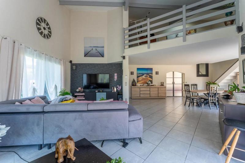 Maison - 196 m² - 6 pièces