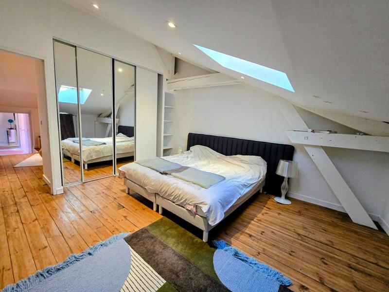 Maison - 460 m² - 13 pièces