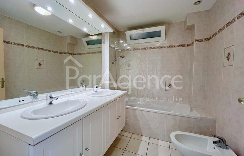 Maison - 177 m² - 6 pièces