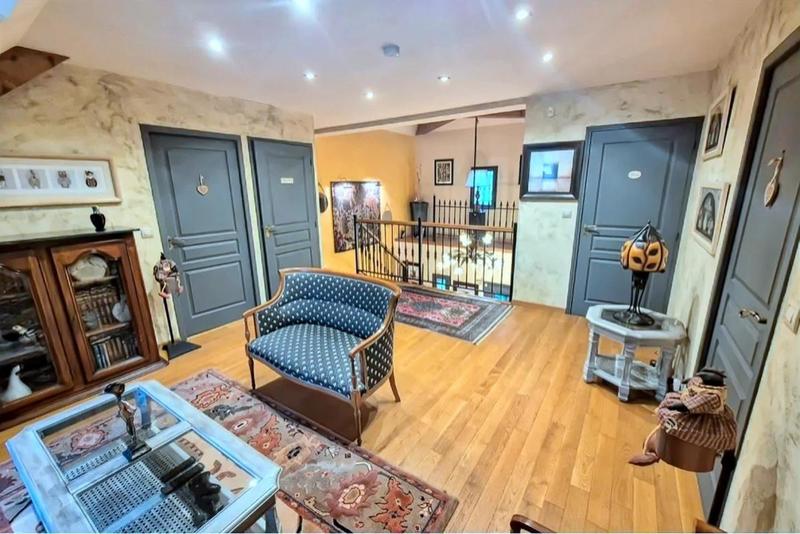 Pavillon - 160 m² - 6 pièces